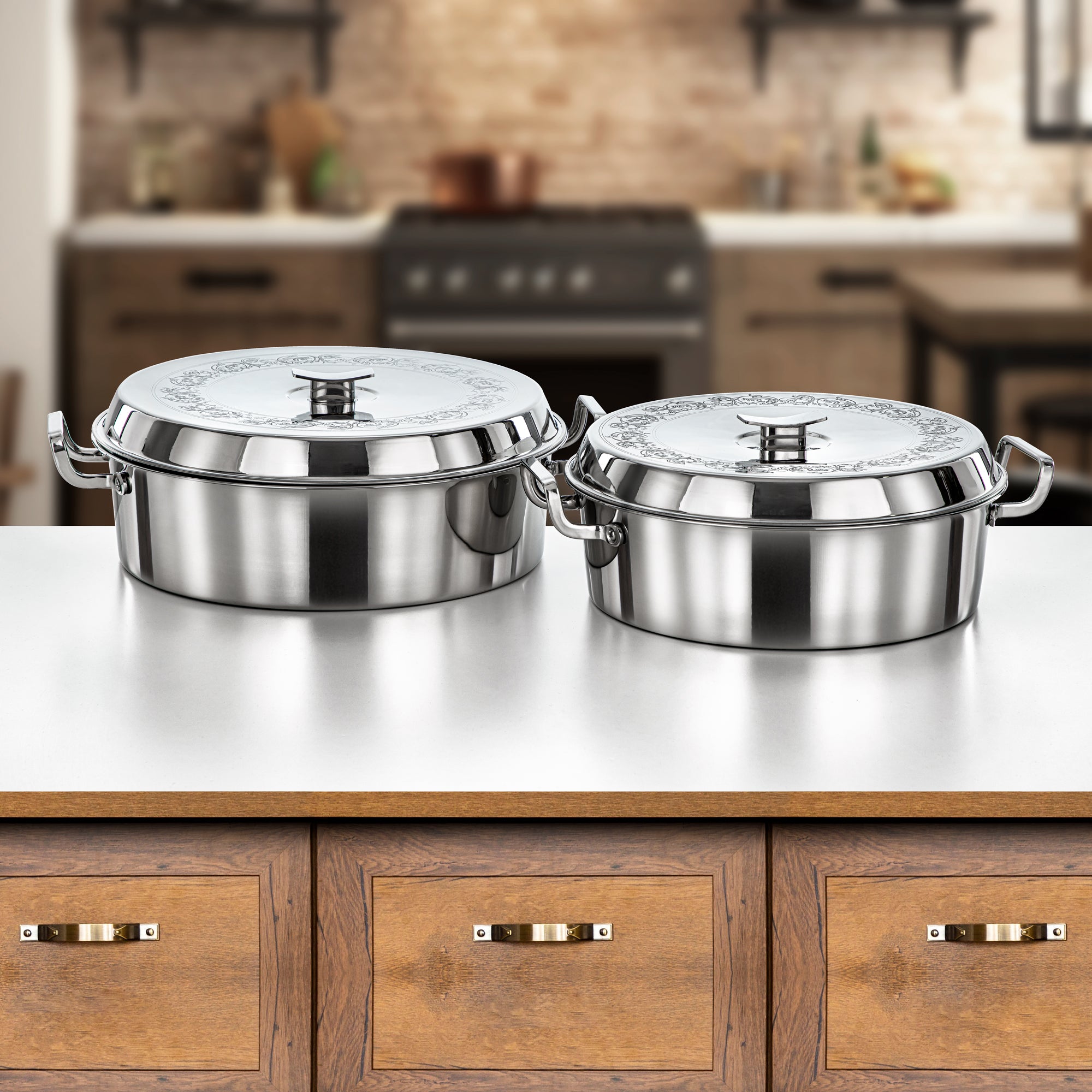 طقم حرارات المرجان ستانلس ستيل فضي بغطاء محفور قطعتان 4800مل و6000مل (H25P9) – مجموعة بدر | أدوات تقديم فاخرة