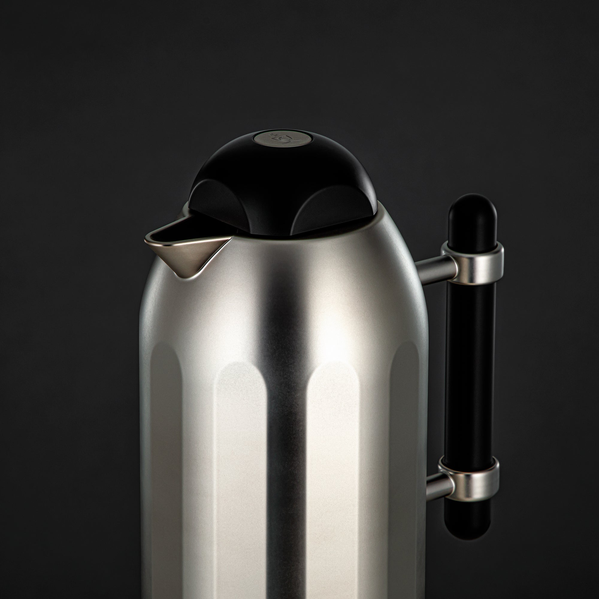 طقم ترامس المرجان مطفي نيكل بمقبض وغطاء أسود 1L + 1L (FG211-AB-100 MNI/MBL) – تقديم أنيق | رمضان والتجمعات