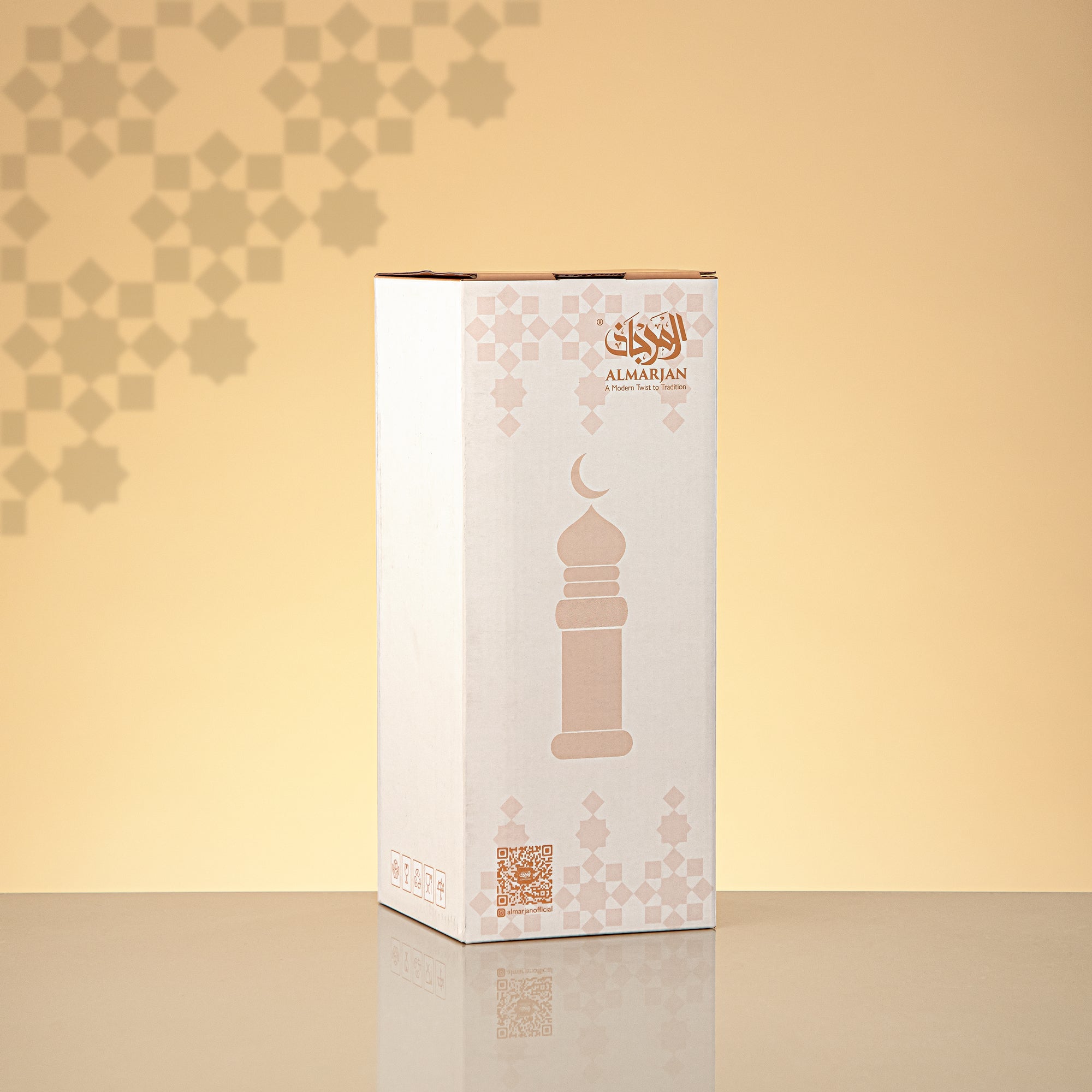 المرجان مئذنة زينة طاولة 24cm x 8cm عاجي مع هلال شفاف – Noor Al Layali