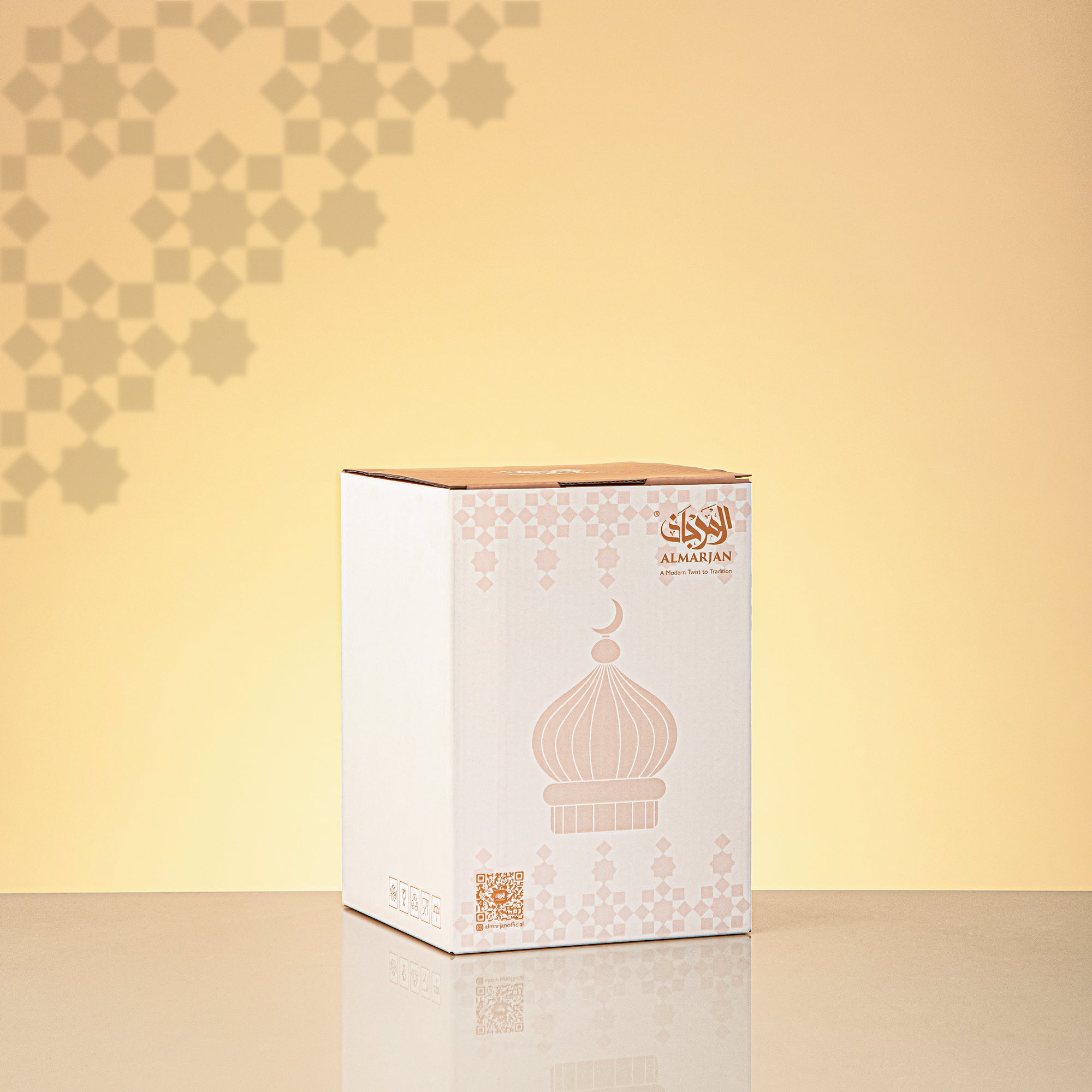 Almarjan Minaret Table Decoration 17cm x 11cm Ivory with Golden Lines & Crescent Moon – Noor Al Layali