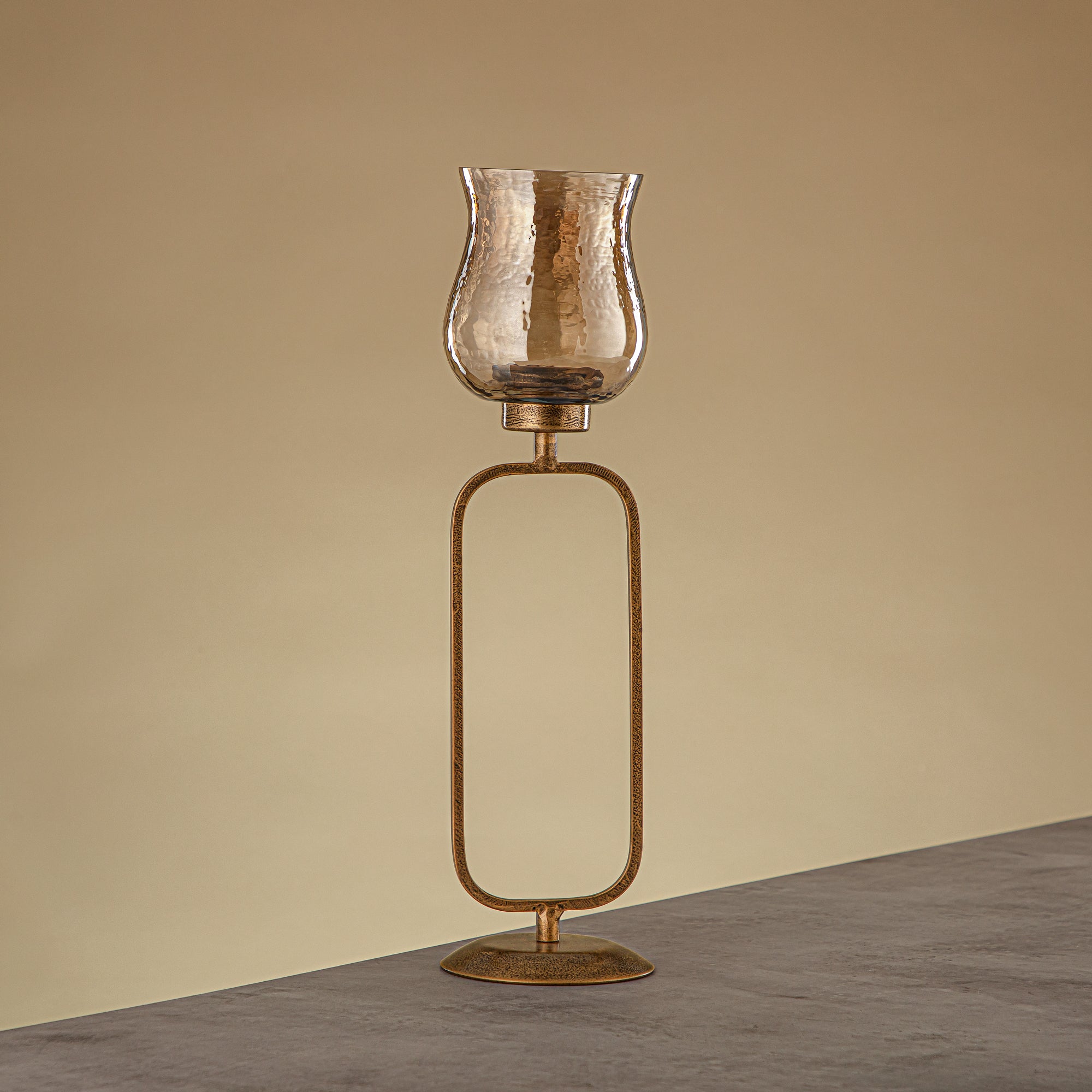 حامل شموع العنصر المرجان نحاس مطروق زجاج بني 11x11x41 سم حامل ذهبي عتيق (GMT2960013)