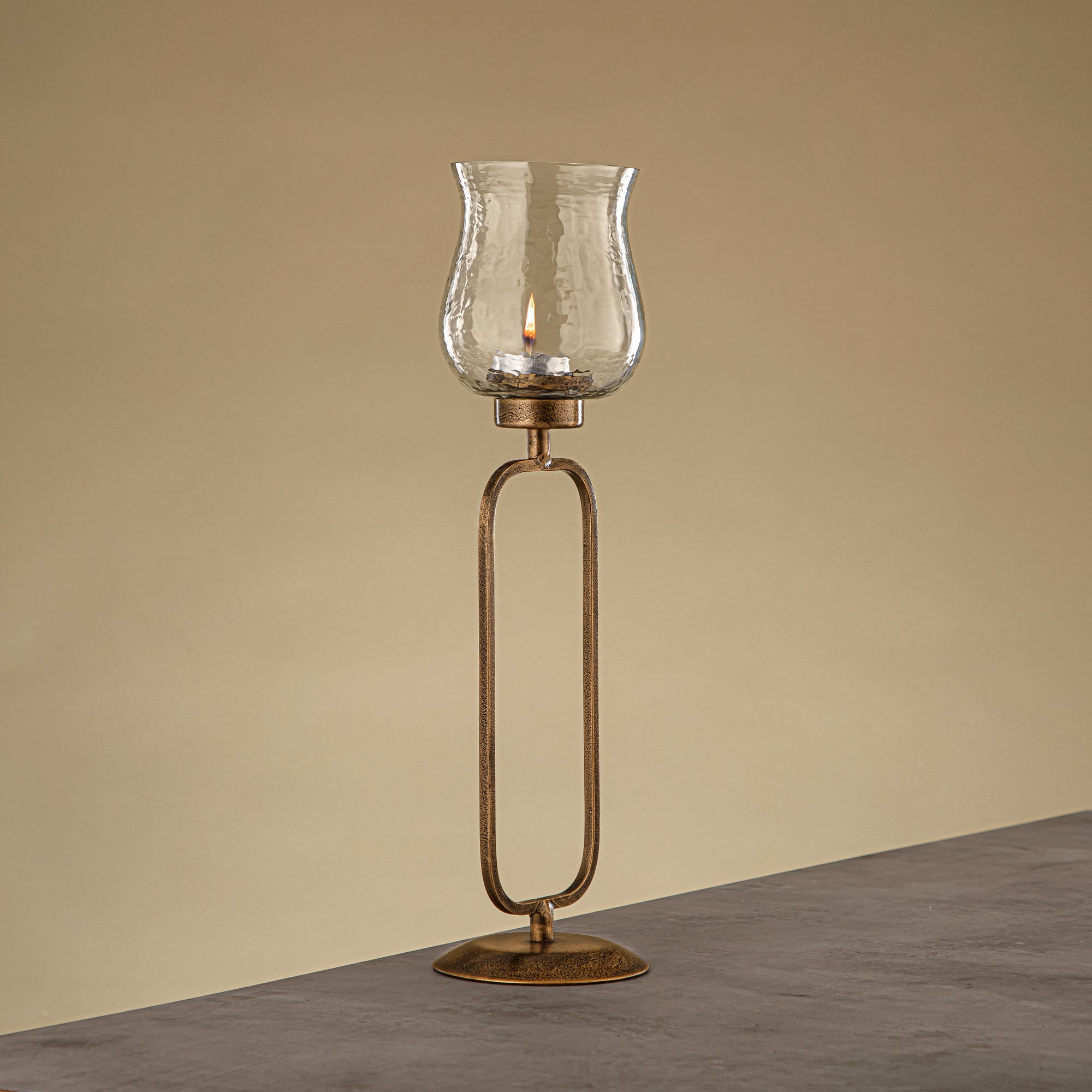 حامل شموع العنصر المرجان، زجاج شفاف مطروق، 11x11x41 سم، حامل ذهبي عتيق (GMT2960015)