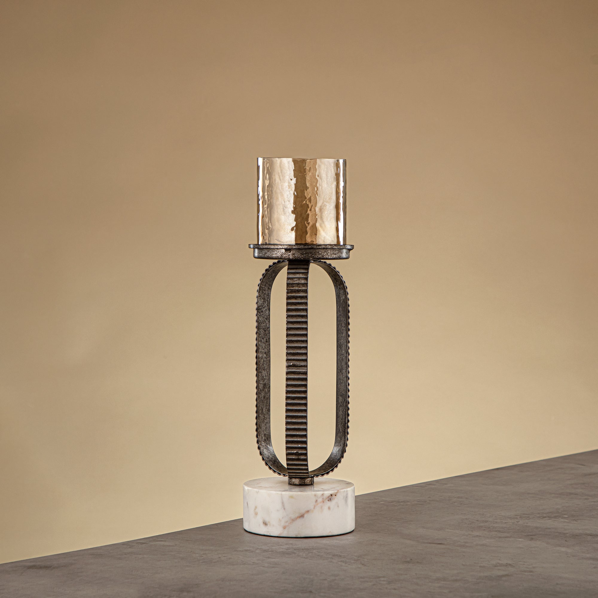 حامل شموع المرجان العمودي 34 سم بلمسة فضية ريفية