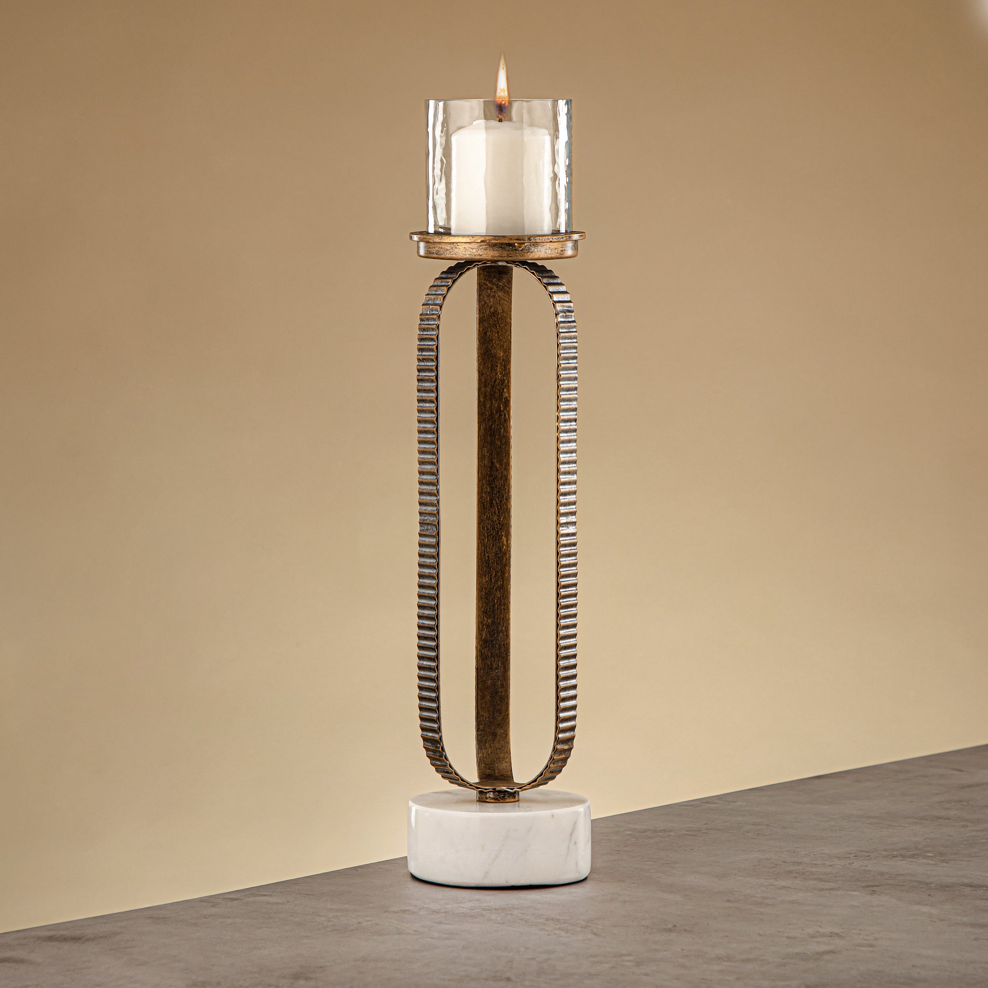 حامل شموع المرجان العمودي 44 سم بلون الشمبانيا الذهبي