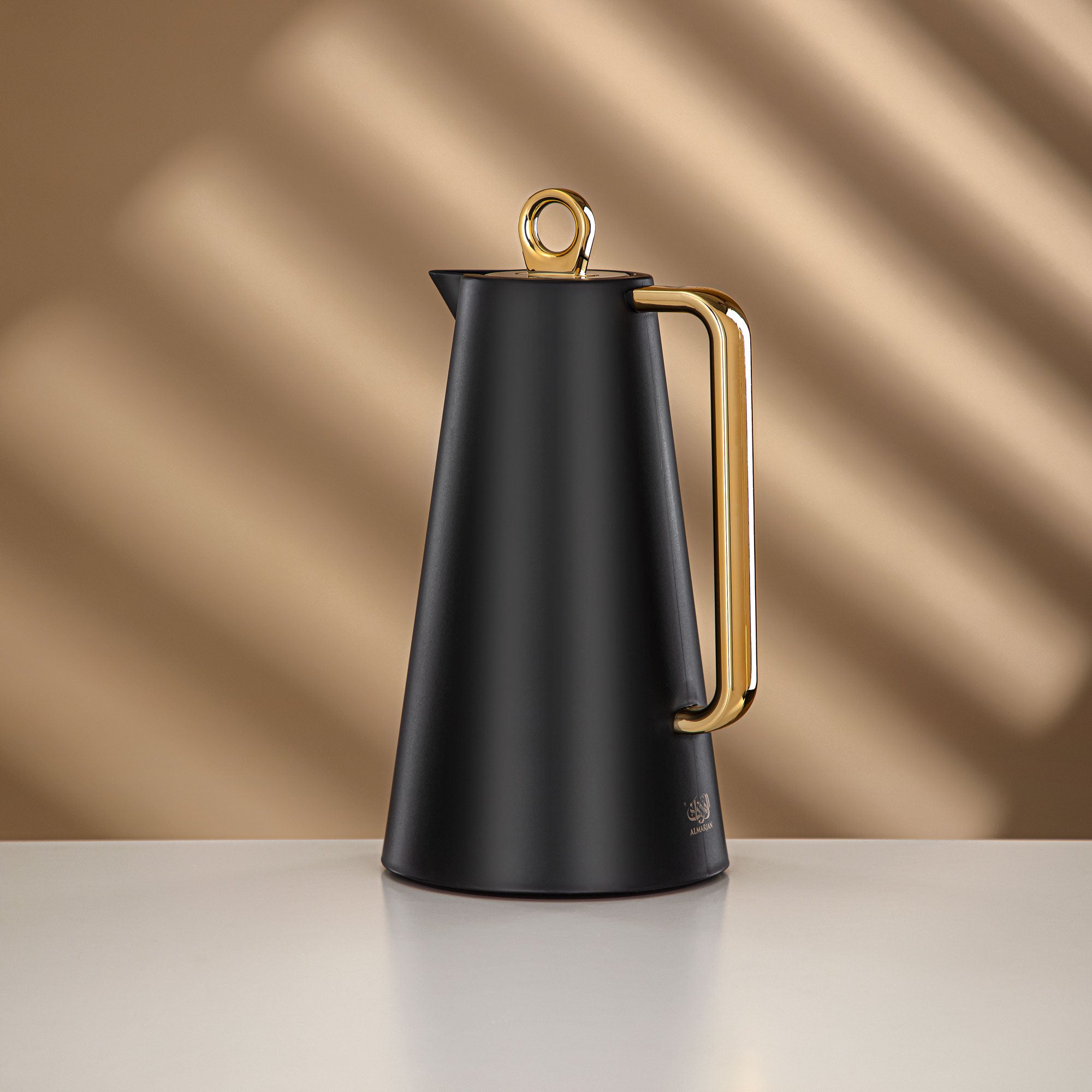 Almarjan Vacuum Flask Set Black & Gold