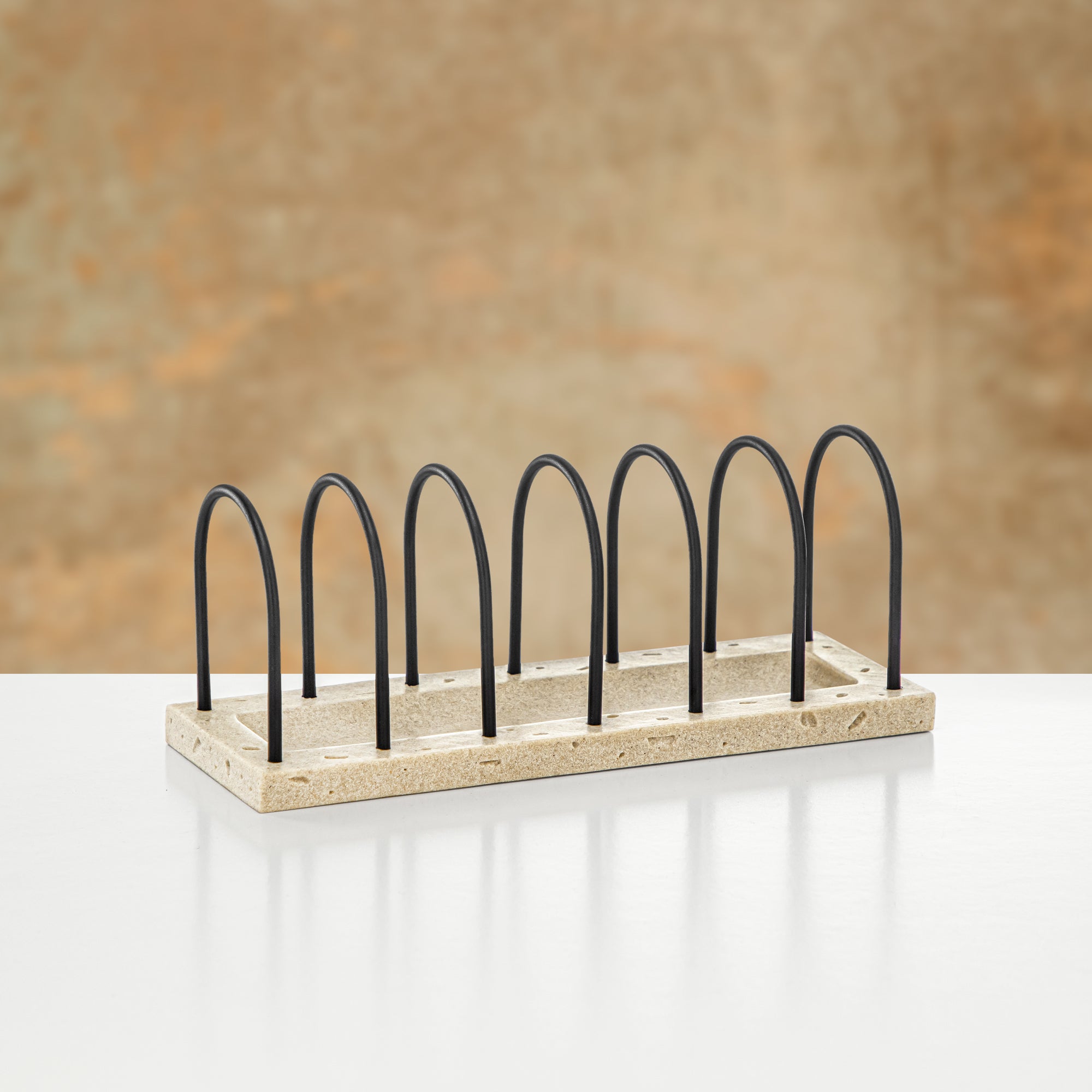 حامل أطباق المرجان من الترافرتين والأسود