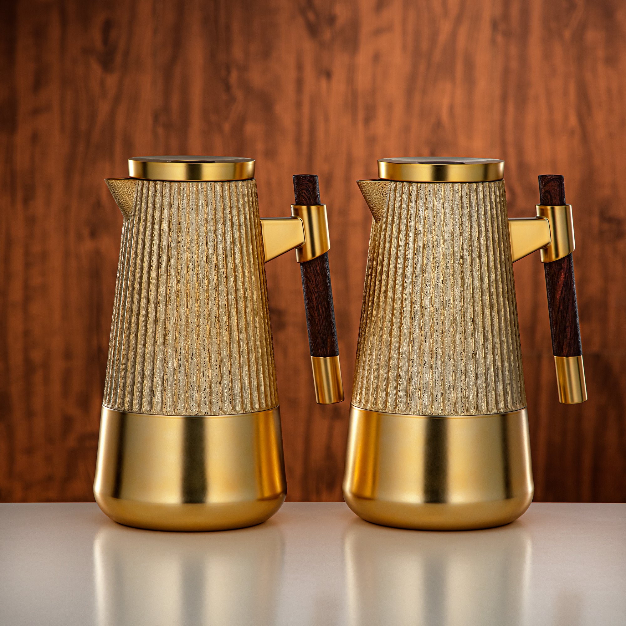 طقم ترامس المرجان 1 لتر + 1 لتر ذهبي غير لامع وخشب داكن غير لامع