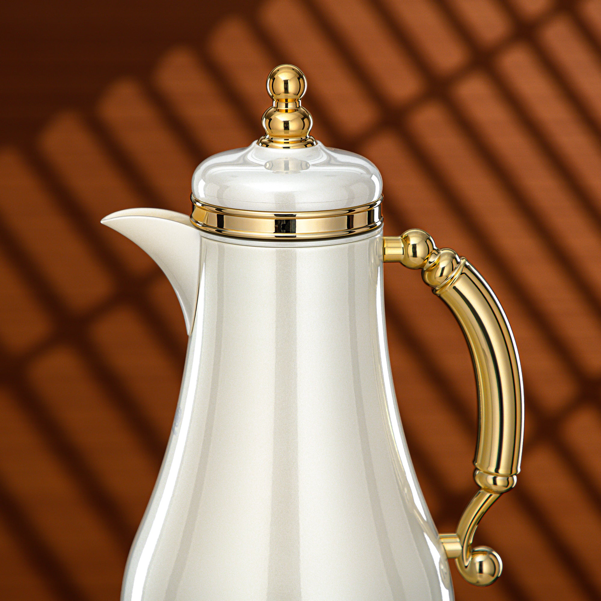 طقم ترامس المرجان 1 لتر + 1 لتر أبيض لؤلؤي وذهبي