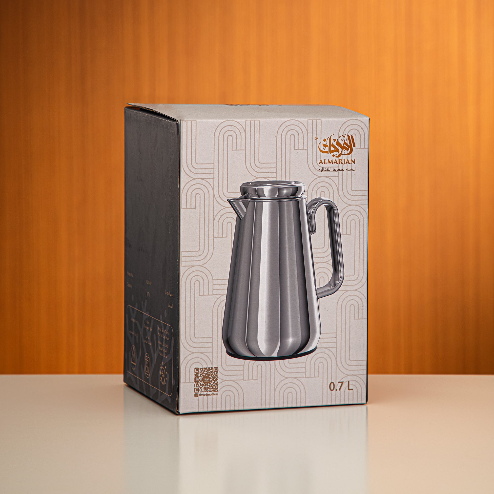 Almarjan Vacuum Flask 0.7L Matt Silver & Gold