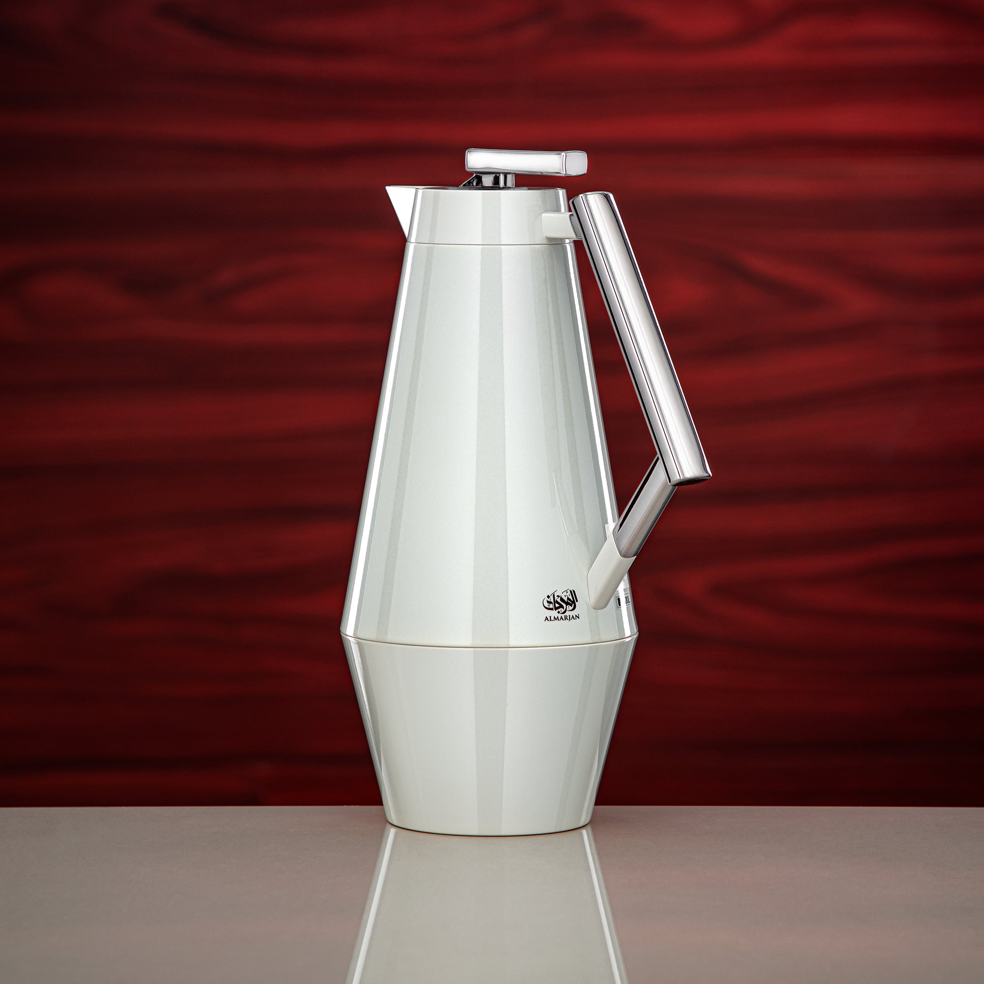 طقم ترامس المرجان 0.7 لتر و1 لتر بلون أبيض لؤلؤي وفضي