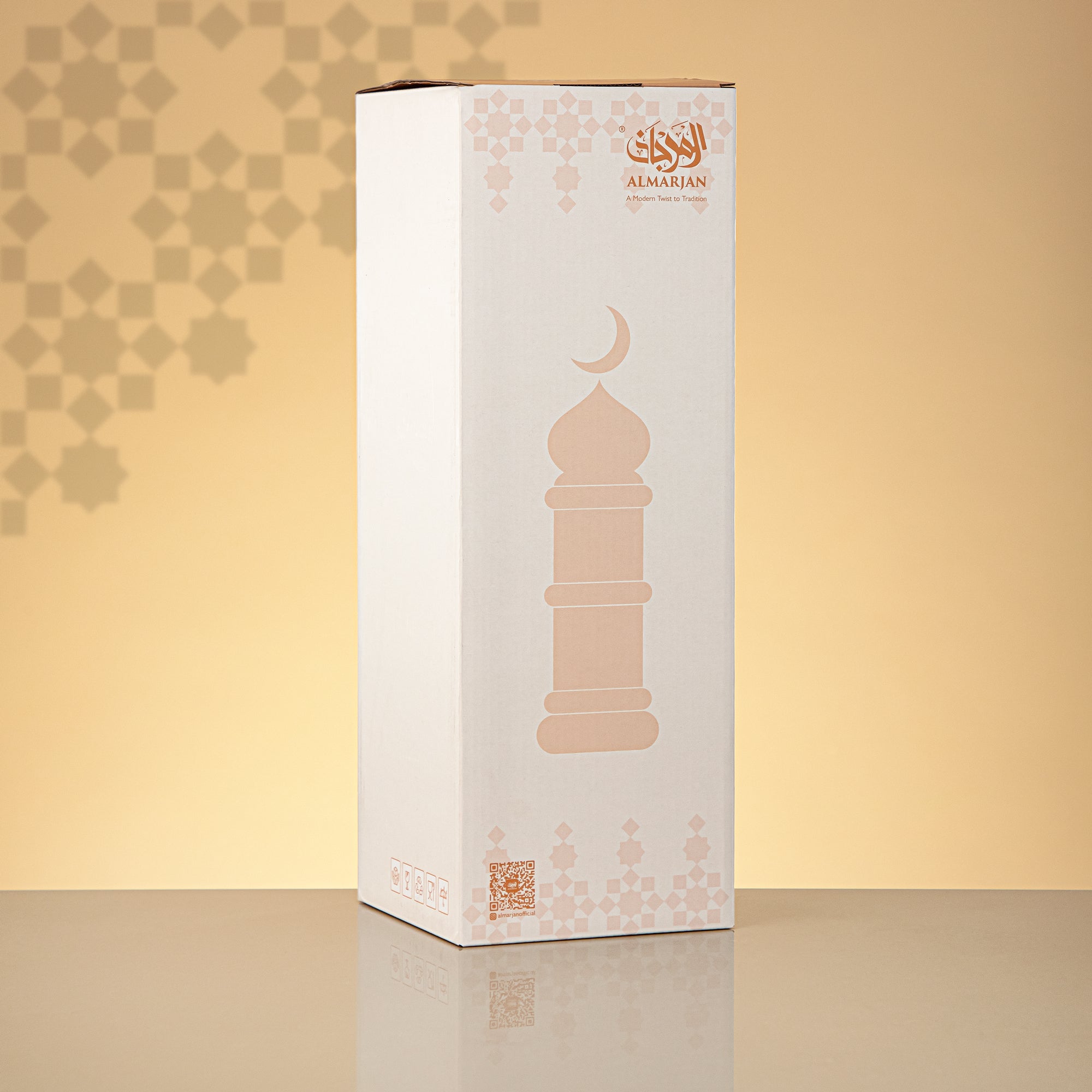 Almarjan Minaret Table Decoration 34cm x 10cm White with Golden Lines & Crescent Moon – Noor Al Layali