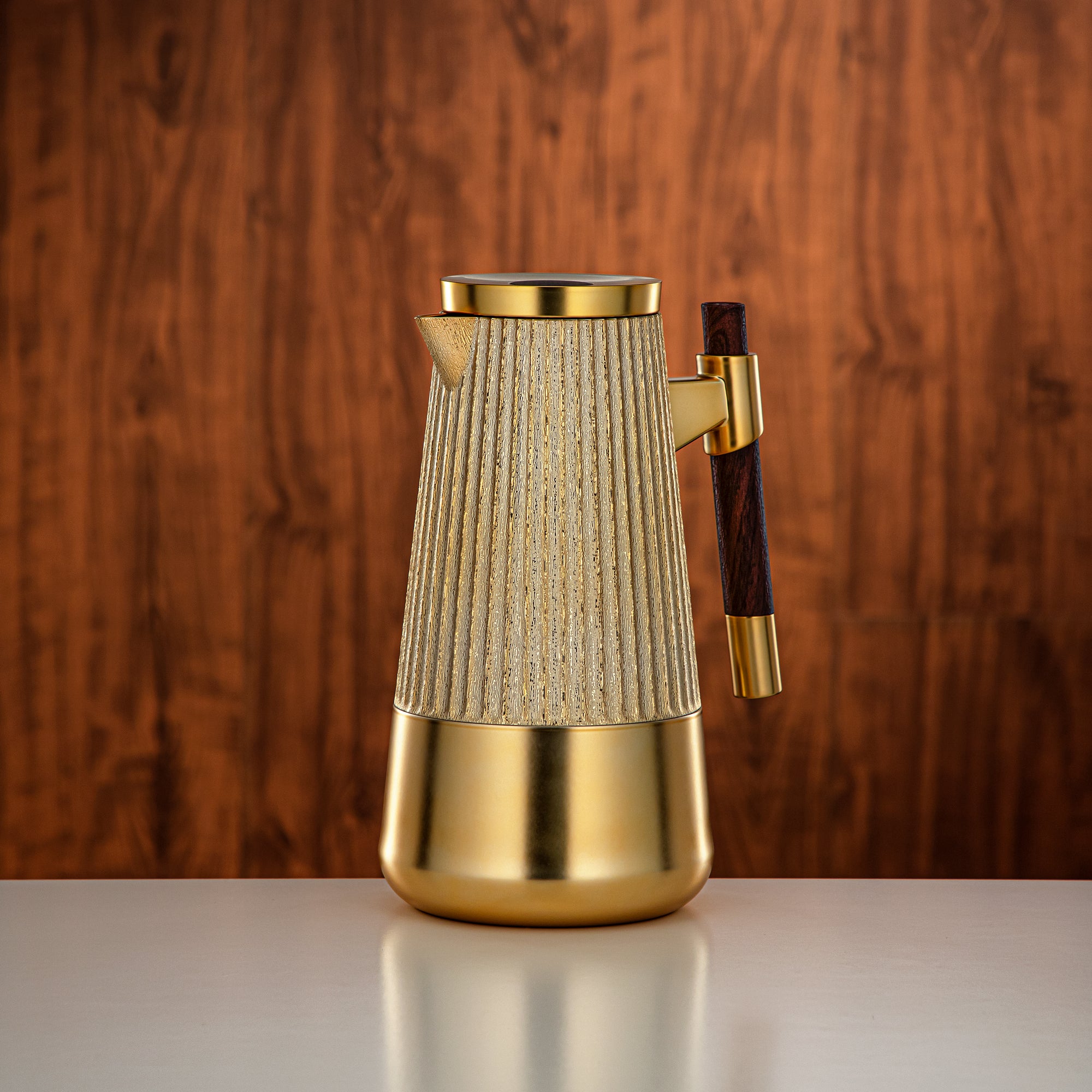 طقم ترامس المرجان 1 لتر + 1 لتر ذهبي غير لامع وخشب داكن غير لامع