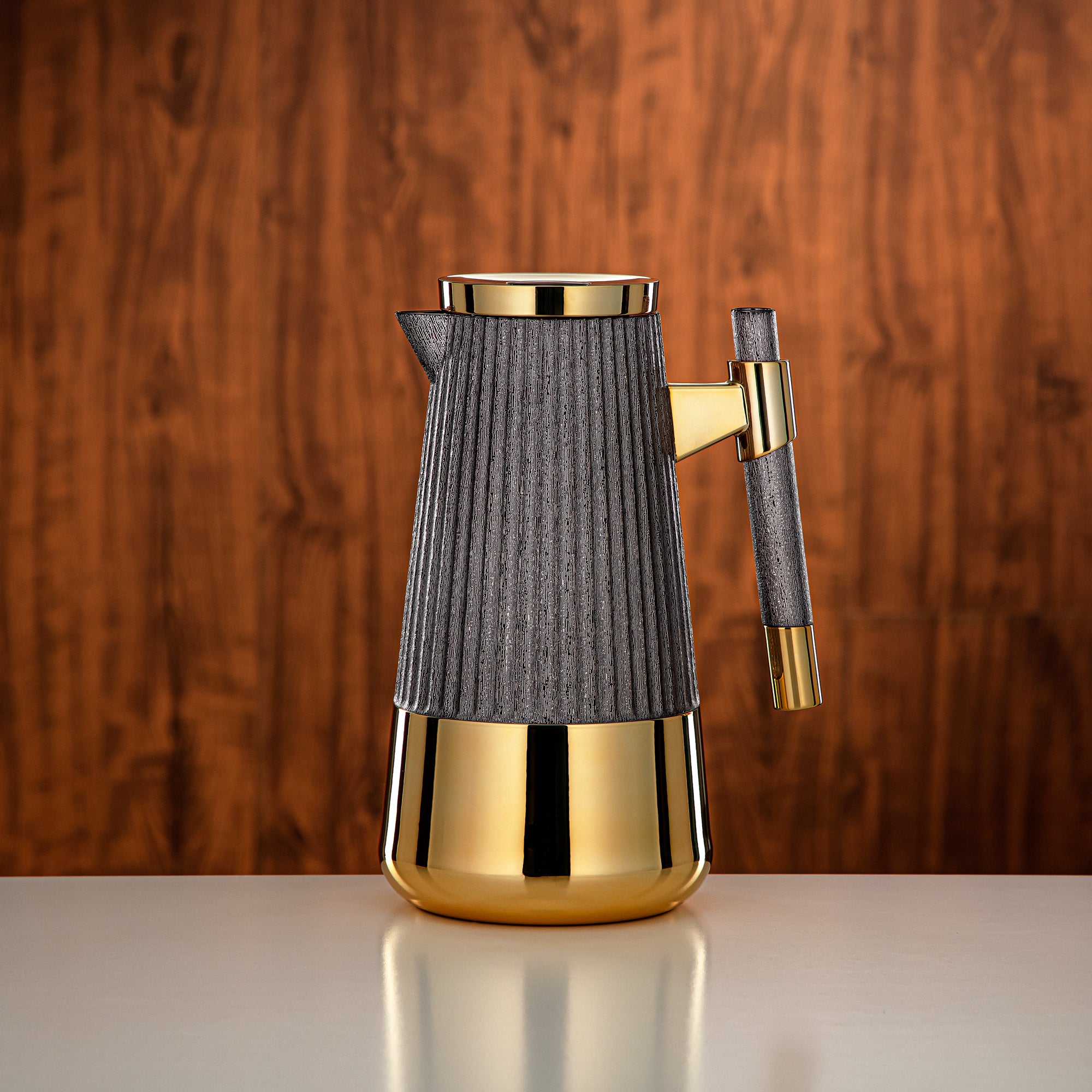 طقم ترامس المرجان 1 لتر + 1 لتر أسود غامق وذهبي