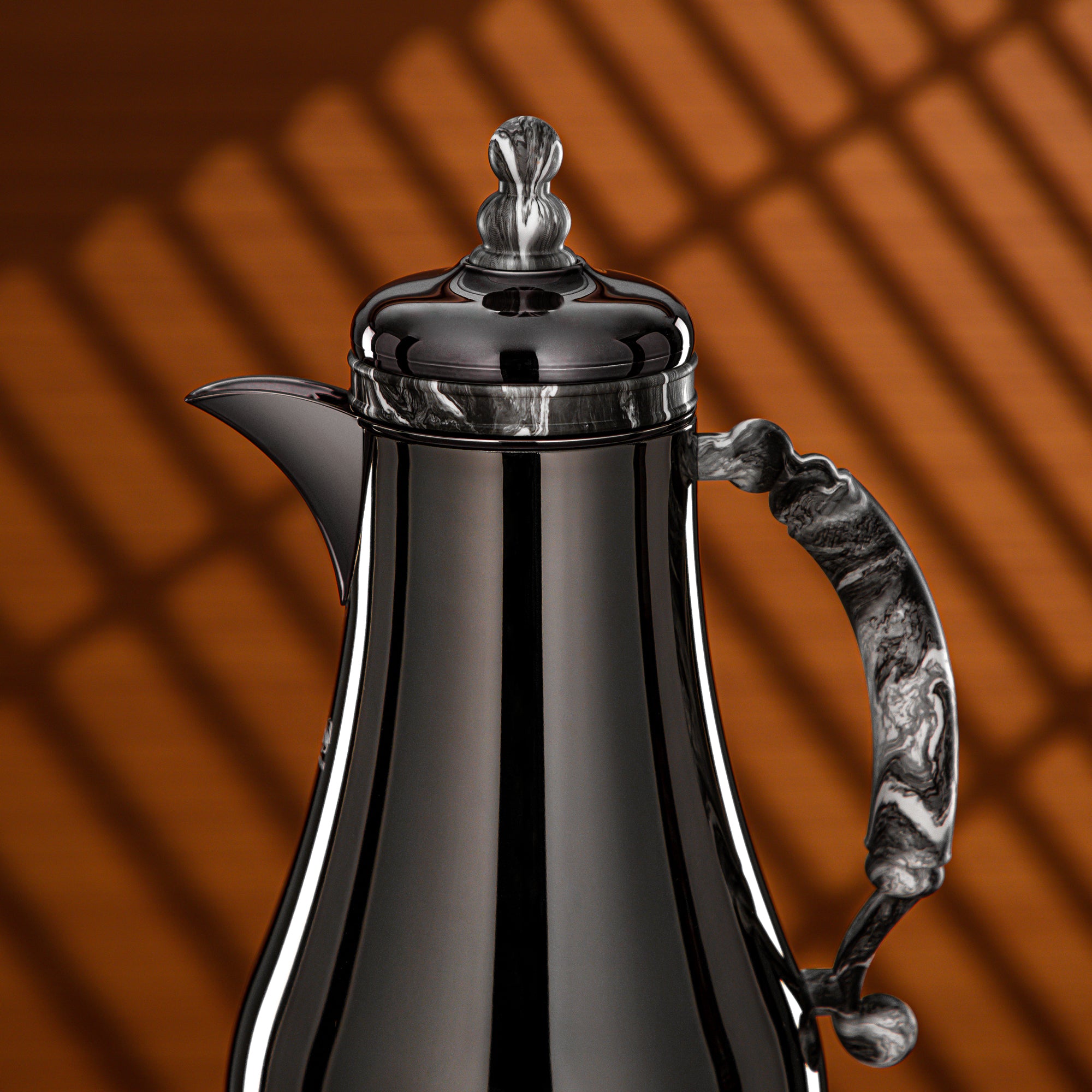 طقم ترامس المرجان 1 لتر + 1 لتر بلون النيكل الأسود والرخام الأسود