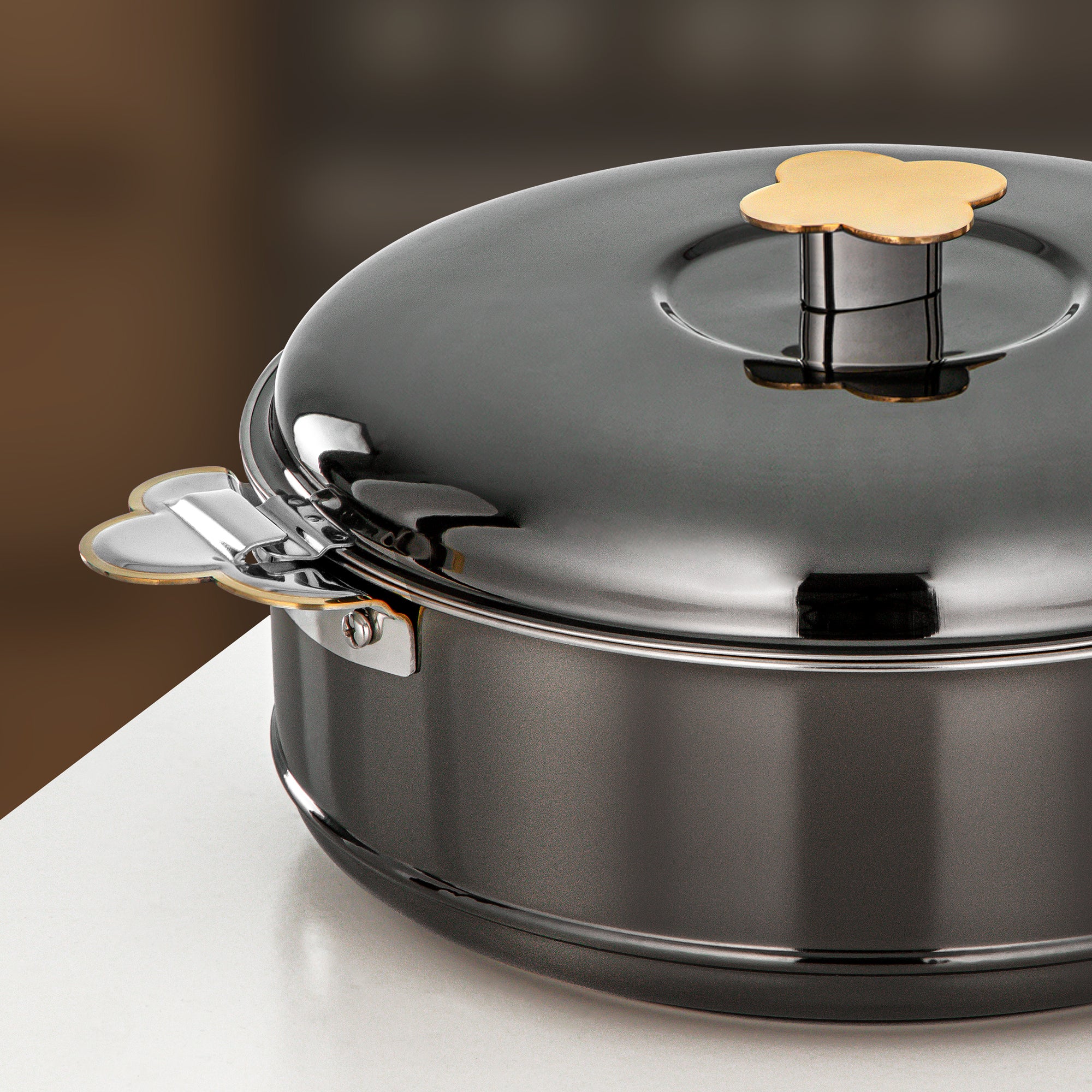 طقم حرارات المرجان فيدا، ٣ قطع بسعات ٣٫٥ لتر، ٥ لتر و٨ لتر، باللون الأسود الفحمي والذهبي