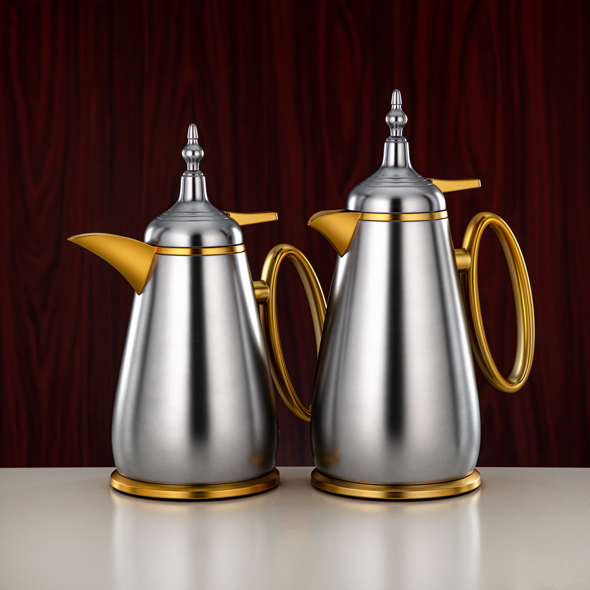 Almarjan Vacuum Flask & Tea/Coffee Glass Set – Matt Silver & Gold 2-Piece Flasks (0.7L & 1L) + 18-Piece Golden Pattern Glassware – Elegant Serving | Classic Collection